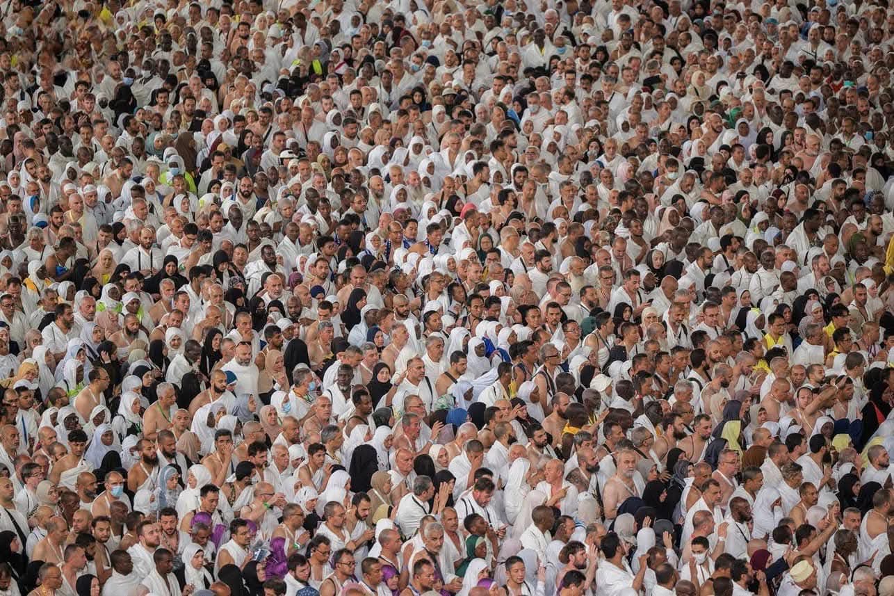 وسط أجواء حارة.. حجاج موريتانيا يكملون رمي جمرة العقبة